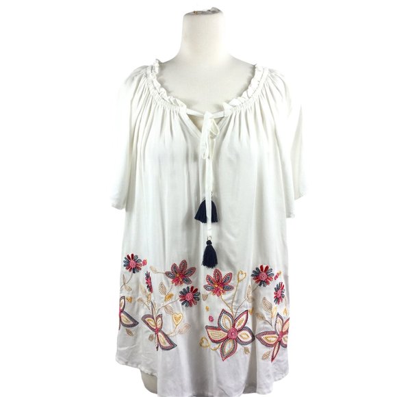 Solei Tops - Solei White Peasant top, beautiful embroidery,